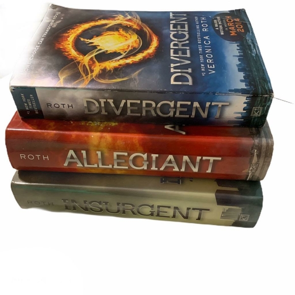 Divergent Trilogy by Veronica Roth - Picture 1 of 4